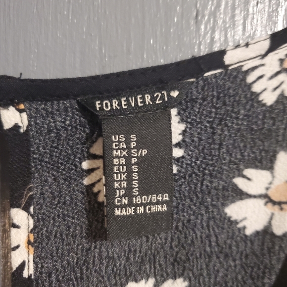 NW F21 Black Daisy Romper - Picture 4 of 6